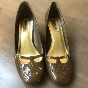 Steve Madden taupe, patten leather “Parlez” wedge shoes.